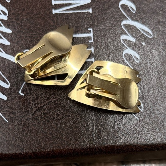 Vintage 70s Gold Tone Butterfly Feather Clip On Earrings - Picture 7 of 8